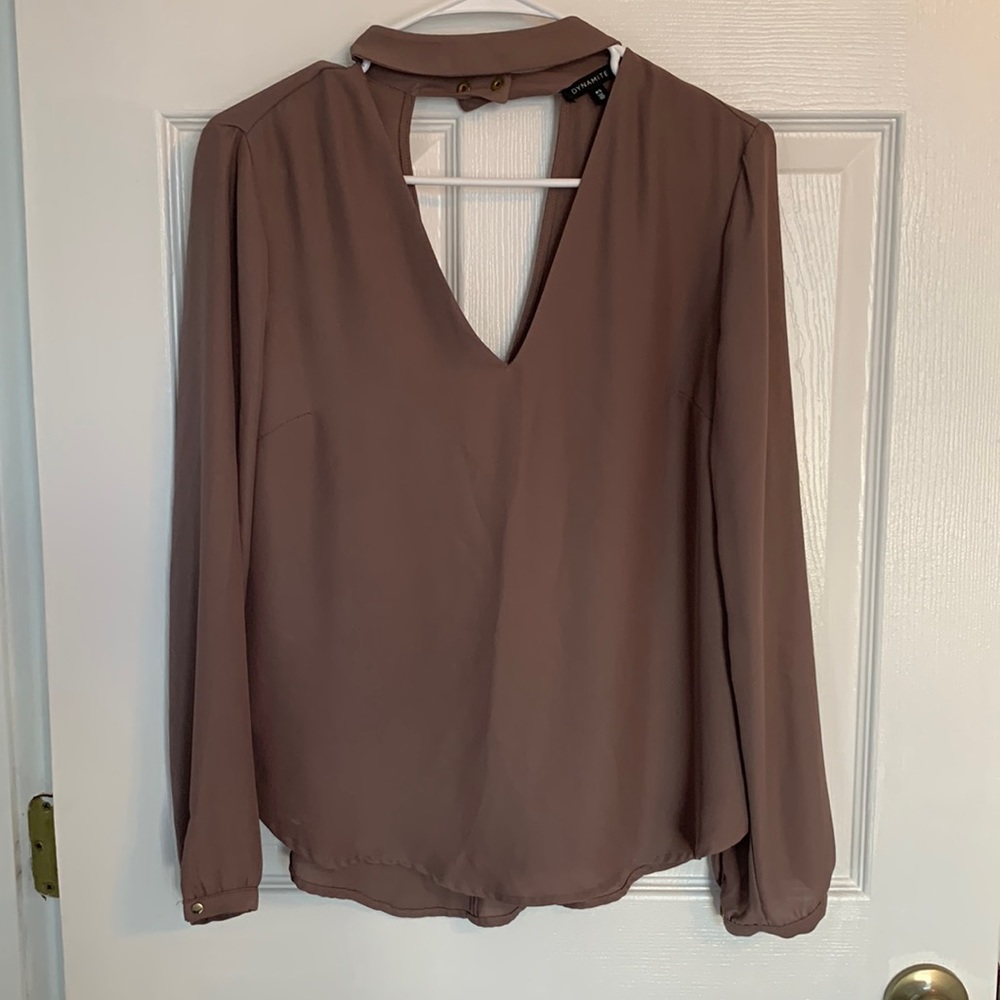 Dynamite Mauve Deep V blouse